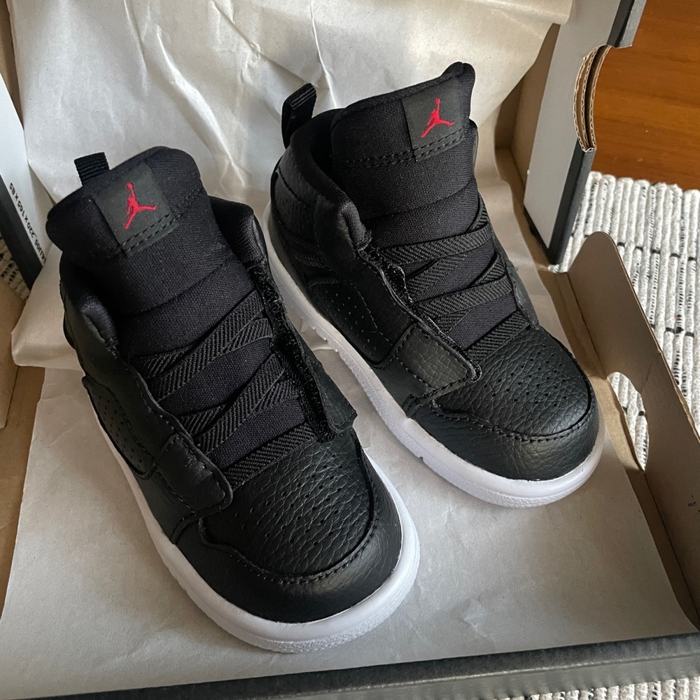 Jordan new Kids Black and red Sneakers - Picture 4 of 7
